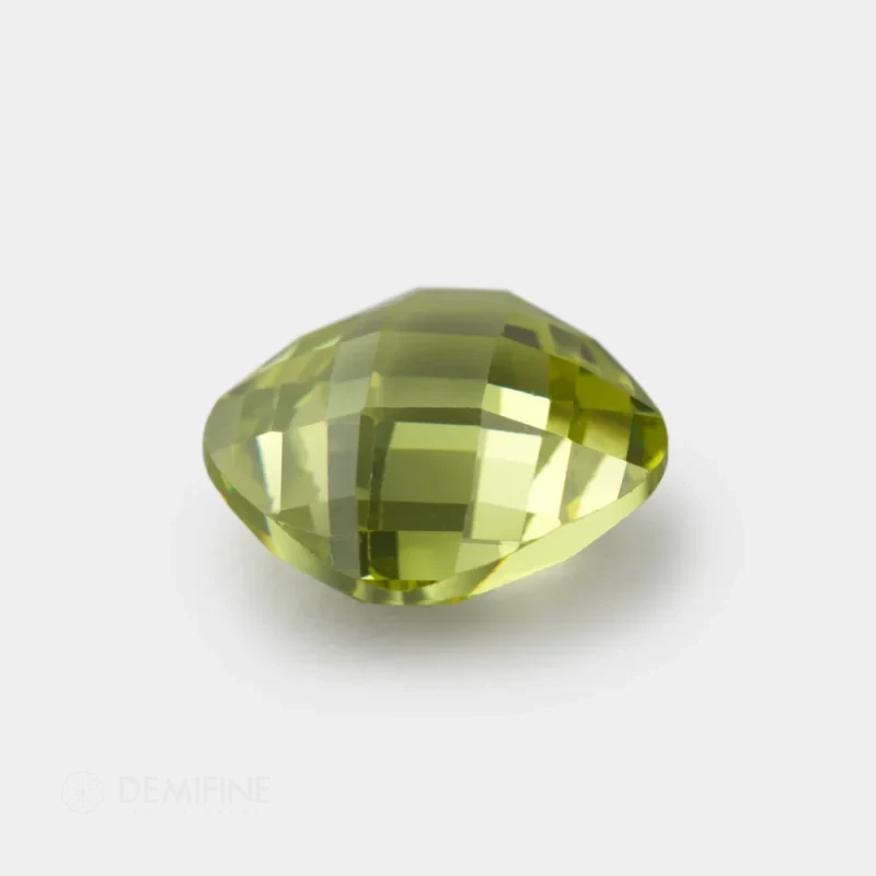 circonita sintética doble damero forma cojin color peridoto claro