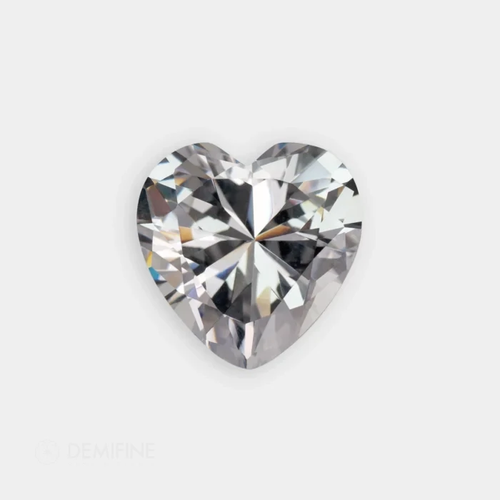 Circonita talla corazón blanca brillante